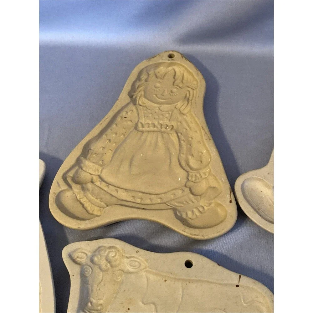 Lot of 4 Vintage Cookie Molds Brown Bag Cat Cow House Raggedy Ann Andy Baking